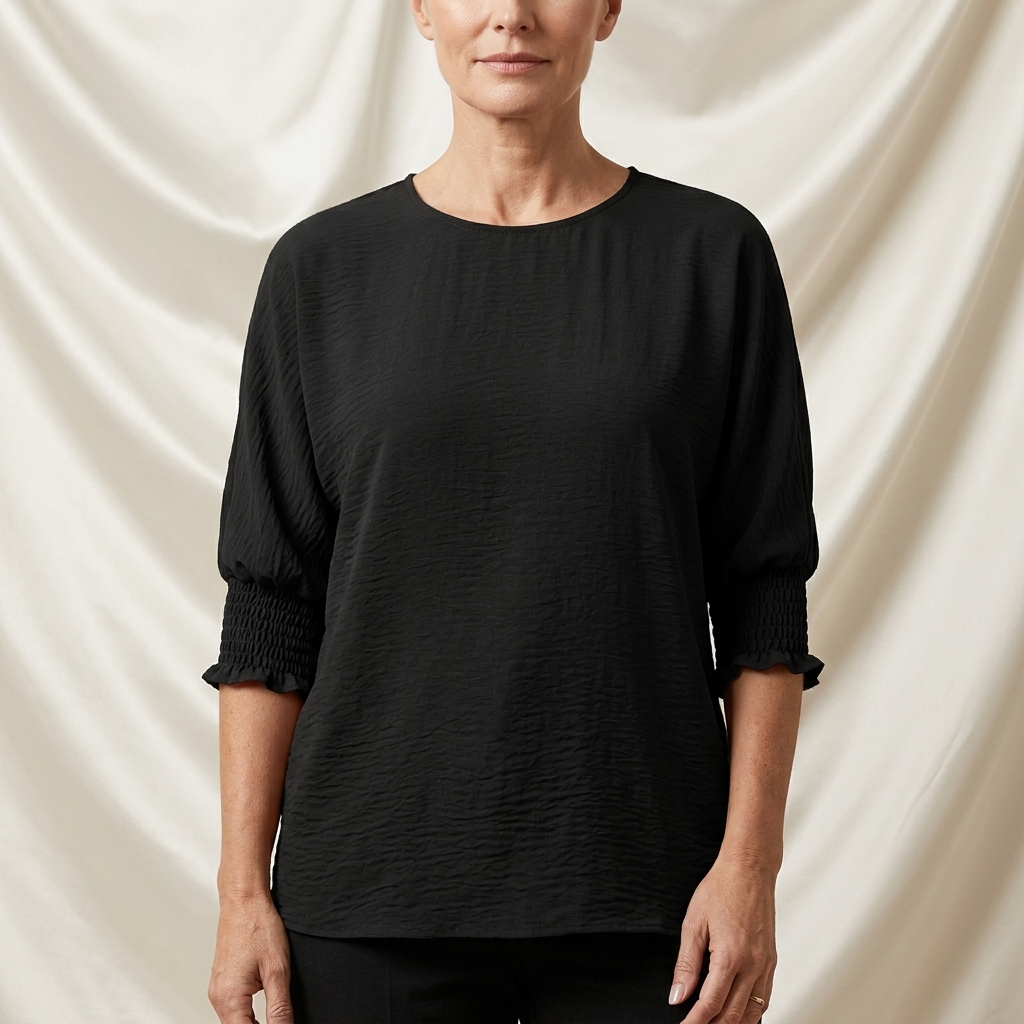 Léa Effortless Chic Round Neck Top
