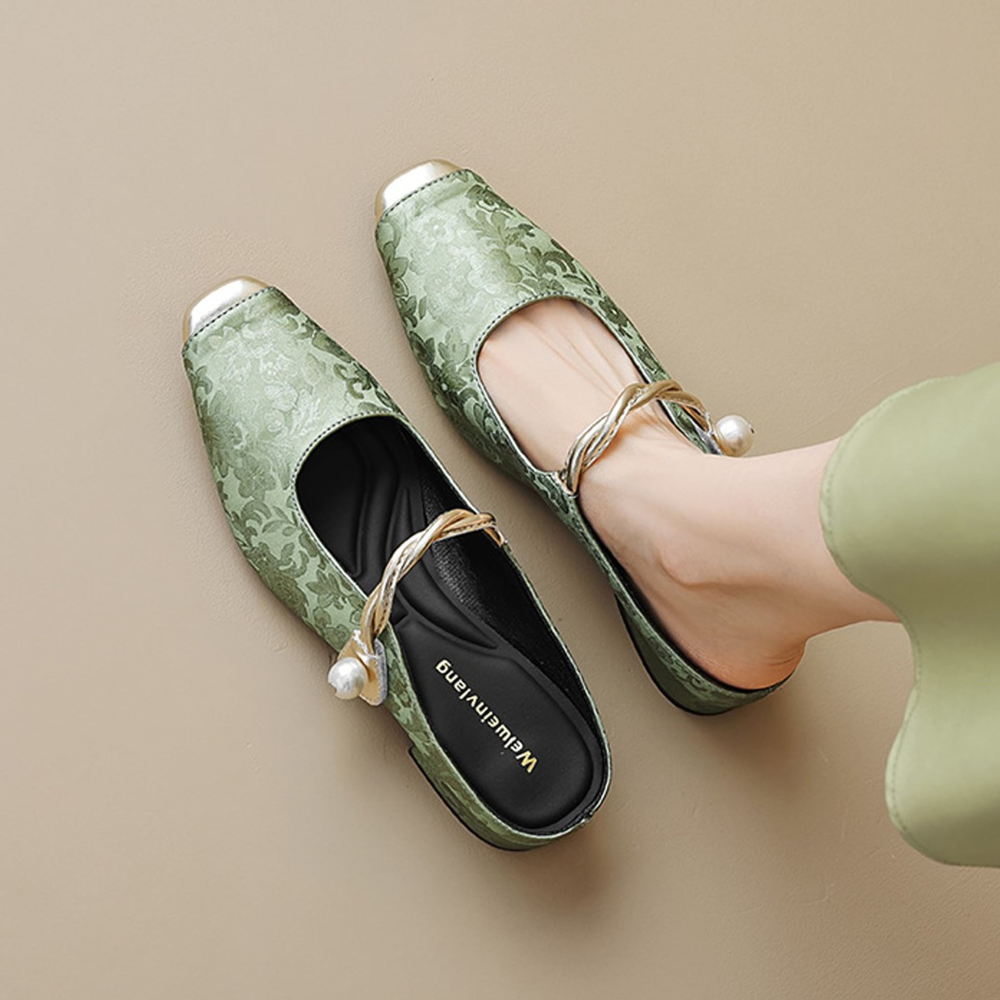 Élise Fleur-de-lis Mary Jane Embroidered Flats