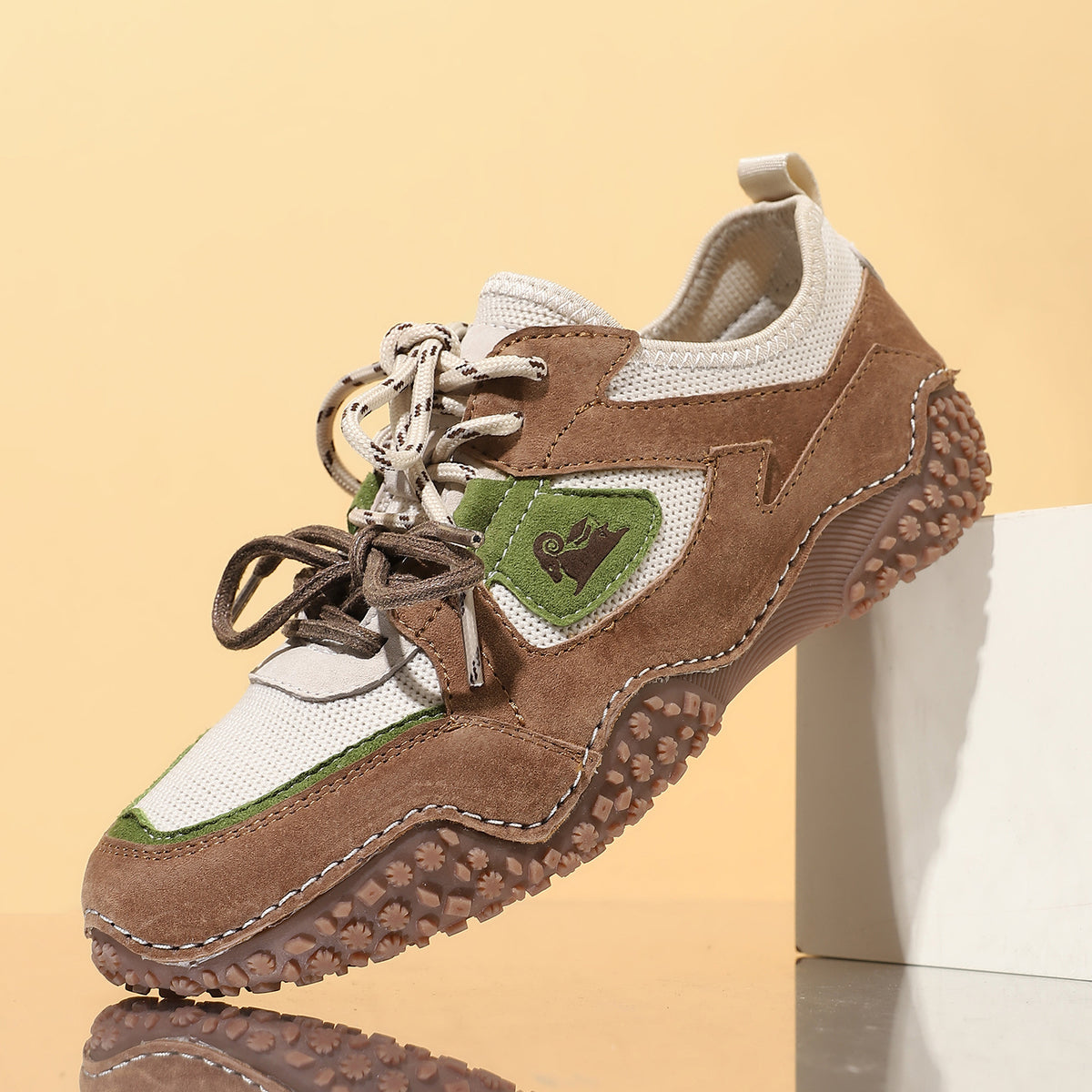 Élise Vintage Suede Walking Sneakers