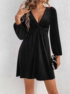 Léa Velvet Long Sleeve Elegant V-Neck Party Dress