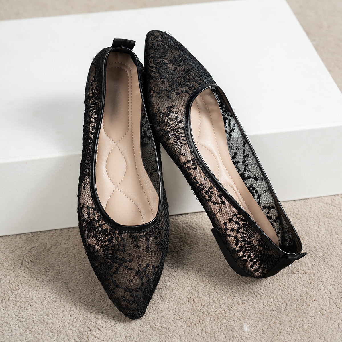 Élise Mary Jane Lace Ballet Flats