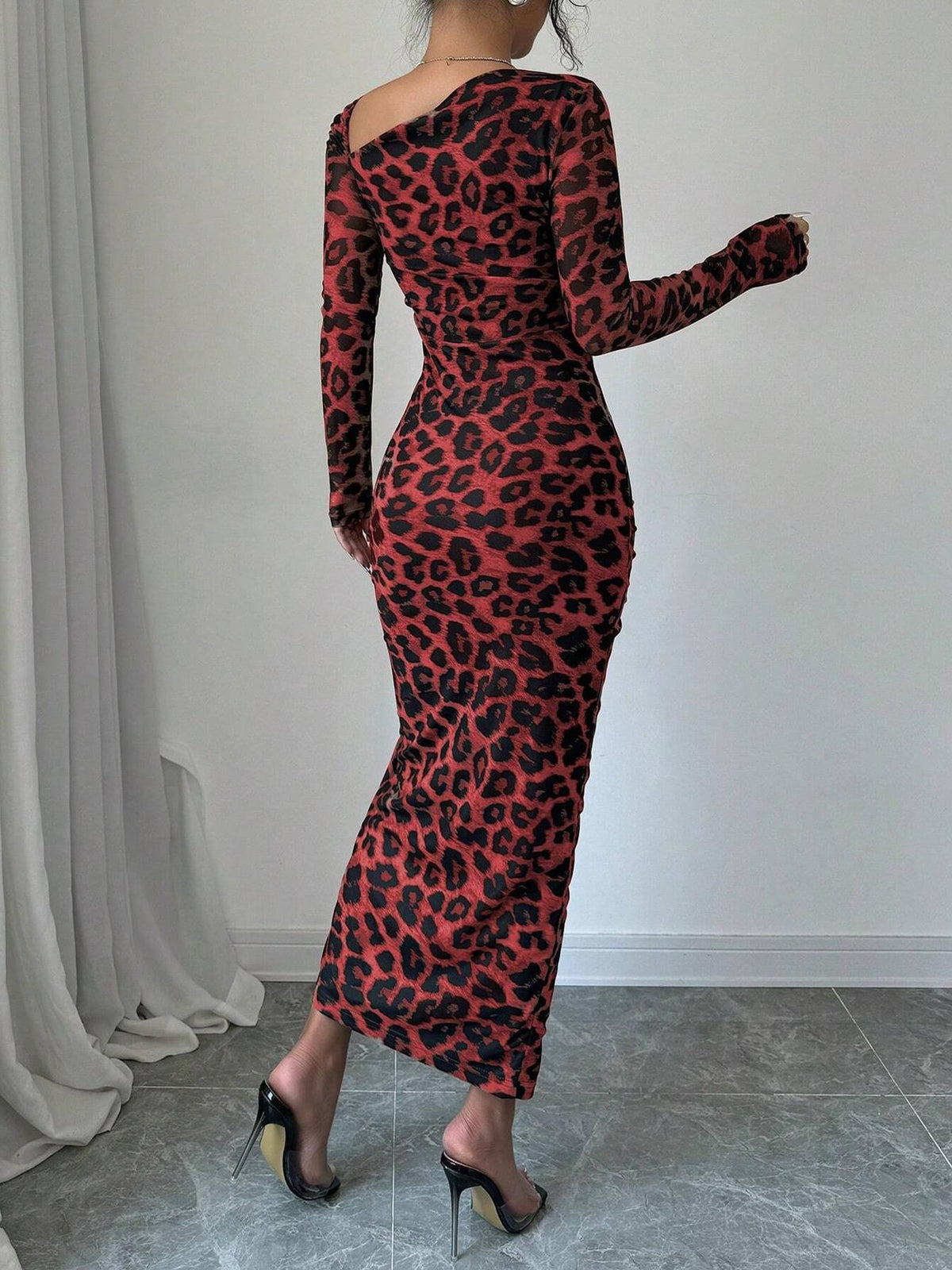 Léa Luxe Leopard Long Sleeve Bodycon Dress