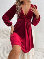 Léa Velvet Long Sleeve Elegant V-Neck Party Dress