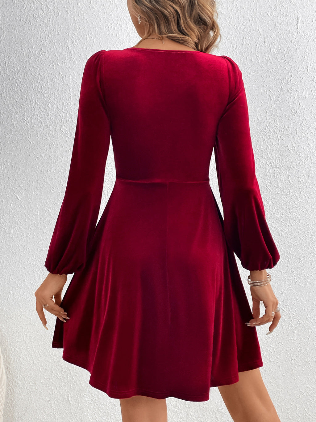 Léa Velvet Long Sleeve Elegant V-Neck Party Dress
