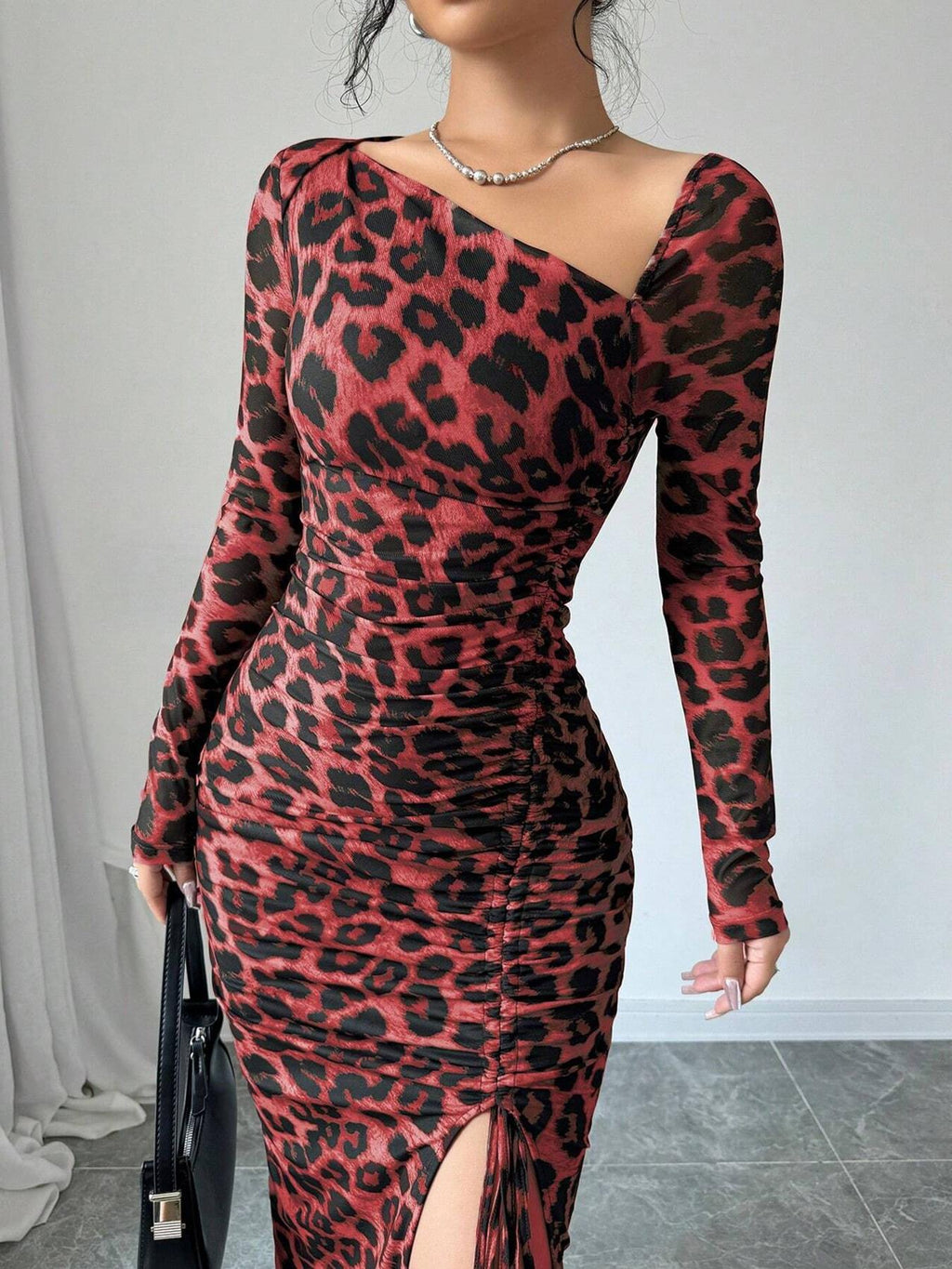 Léa Luxe Leopard Long Sleeve Bodycon Dress