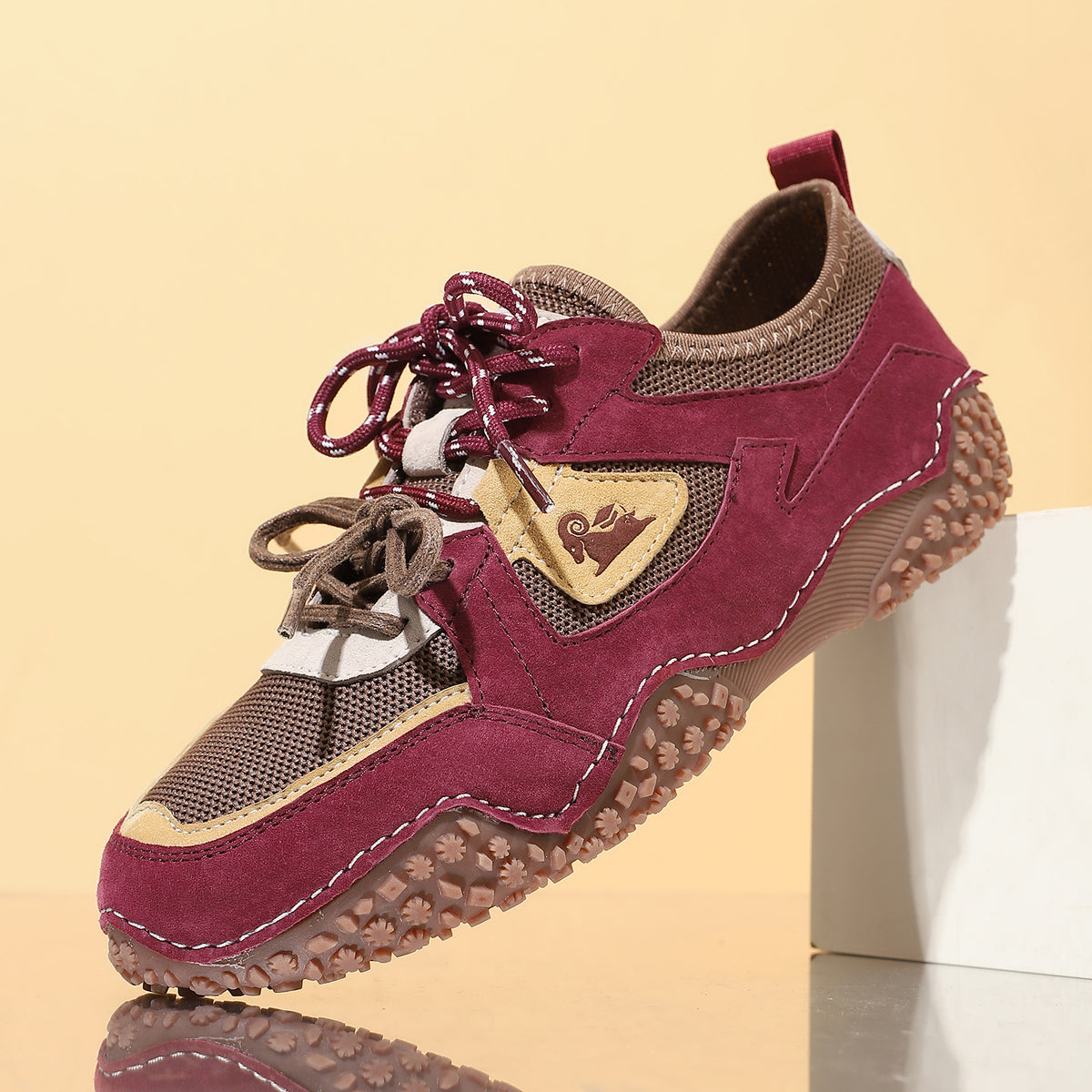 Élise Vintage Suede Walking Sneakers
