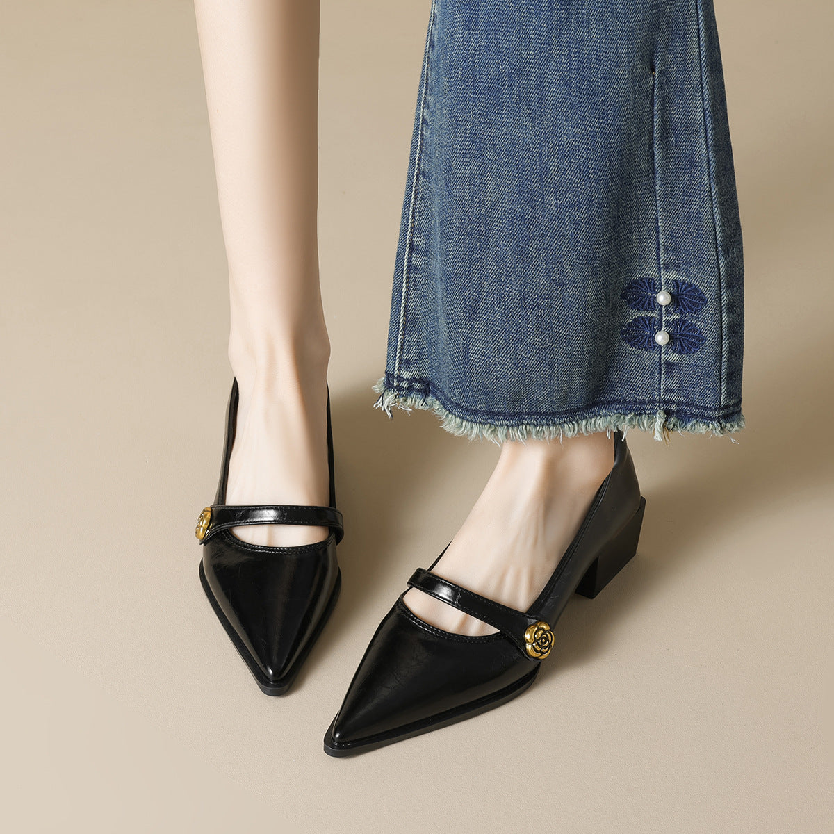 Élise French Retro Camellia Pump Heel