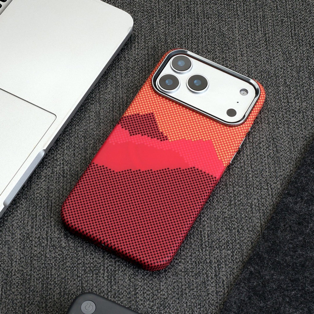 Hendrix Classic Carbon Grip iPhone 18 Pro/ProMax Case