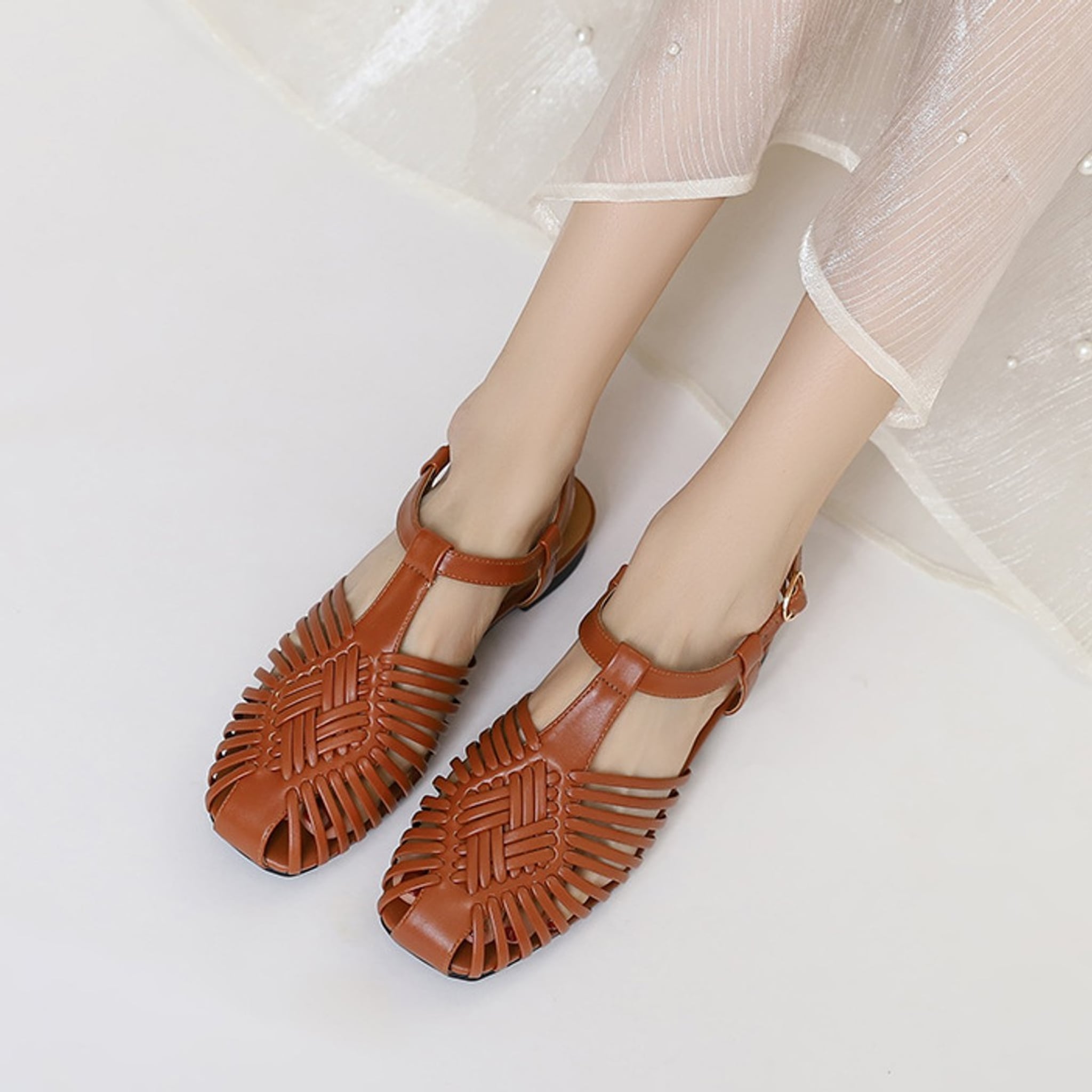 Élise Roman Closed Toe Flat Sandals